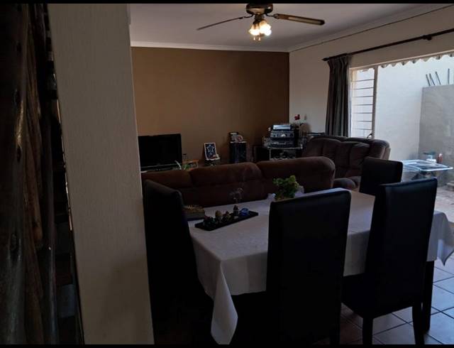 3 BEDROOM TOWNHOUSE FOR SALE IN WELTEVREDEN PARK